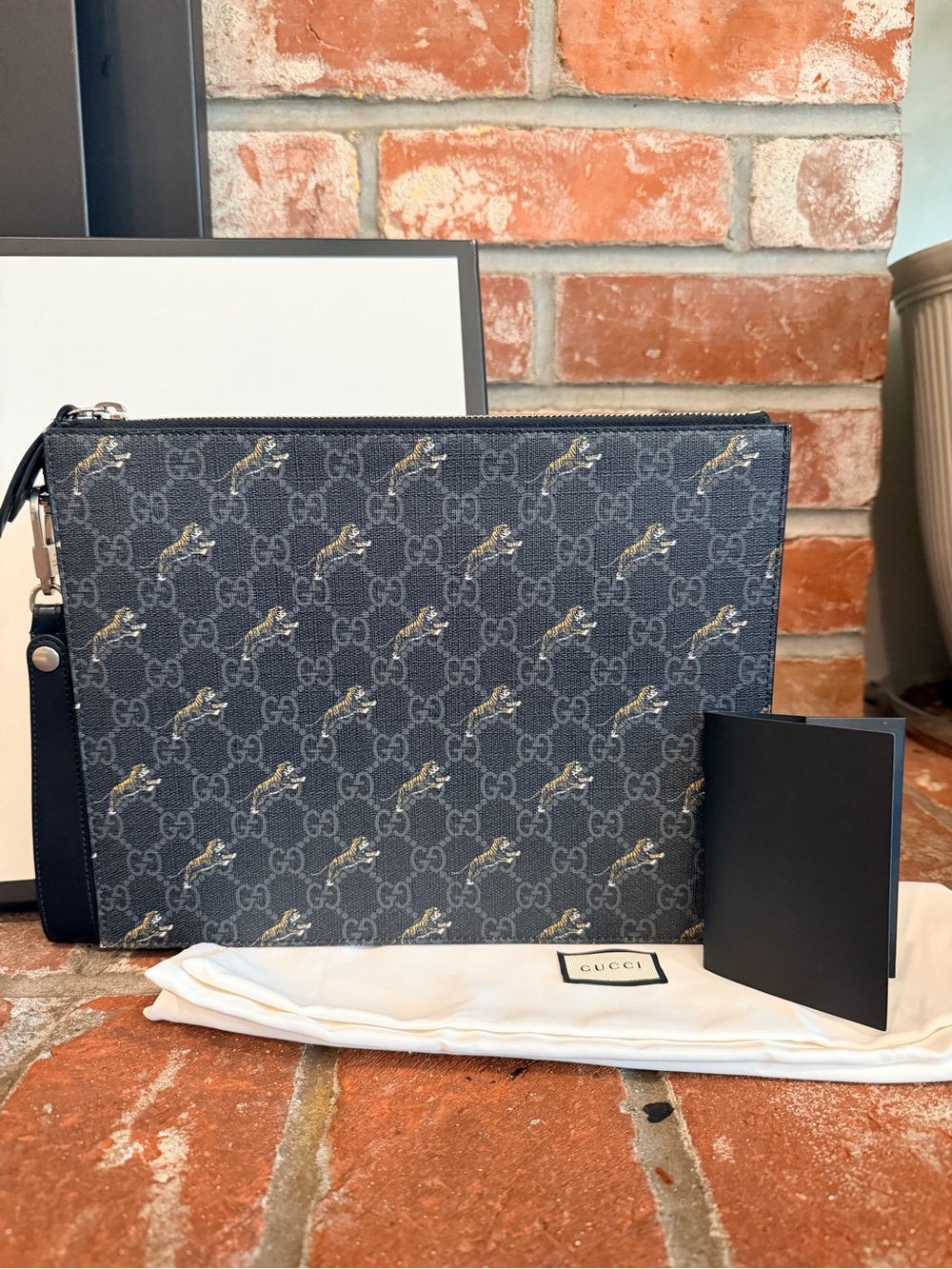 Gucci GG Supreme Tiger Clutch - Picture 1 of 7